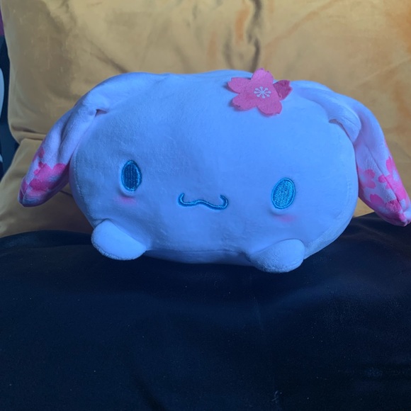 ❌SOLD❌Sanrio Cinnamoroll Sakura Plushie - Picture 1 of 3